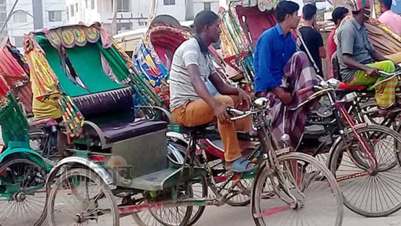 মেইন লাইন থেকে সরাসরি সংযোগ, রাজধানীতে প্রকাশ্যেই চলছে অবৈধ অটোরিকশা চার্জিং