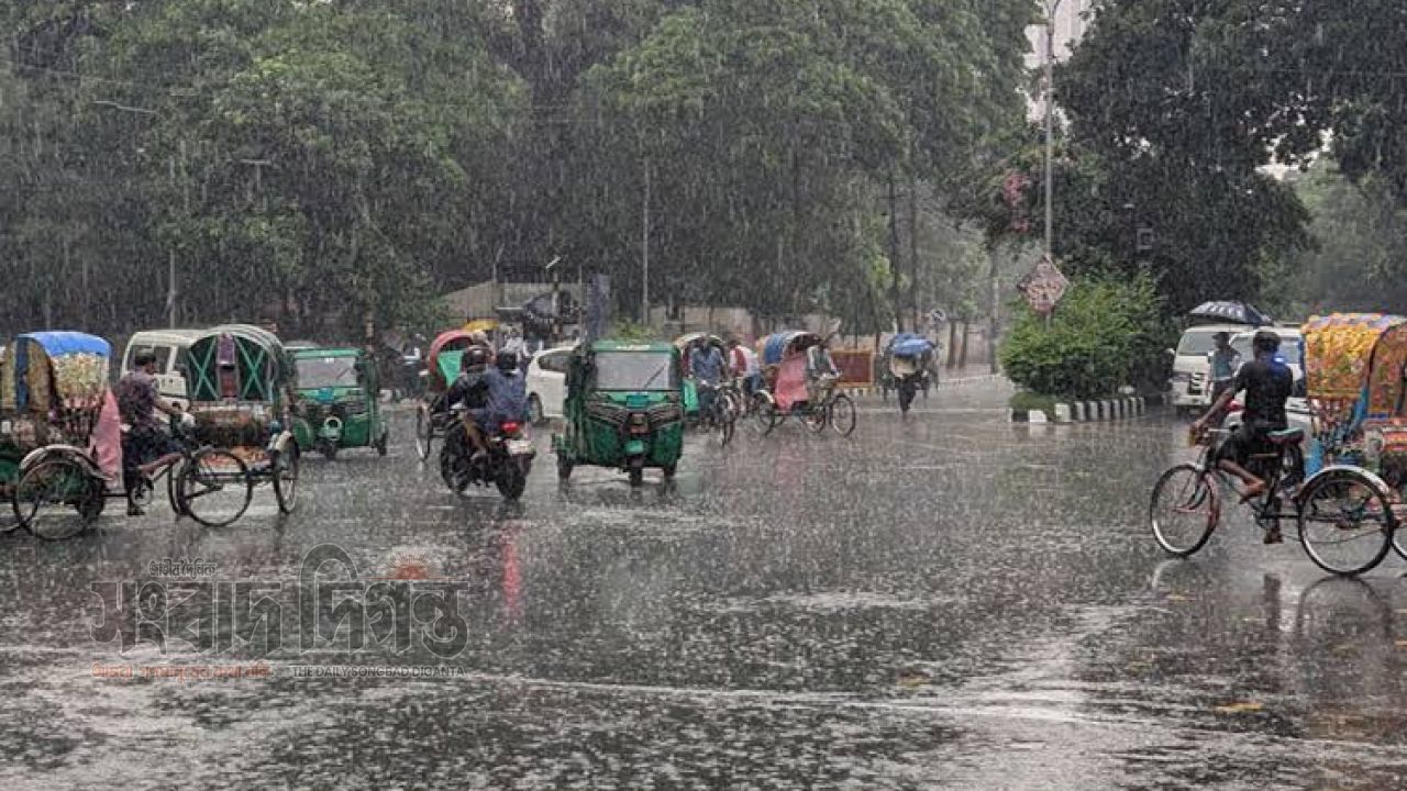 ৪৮ ঘণ্টায় বঙ্গোপসাগরে লঘুচাপ, পাঁচ দিন দেশজুড়ে বৃষ্টি-বজ্রবৃষ্টির আভাস 