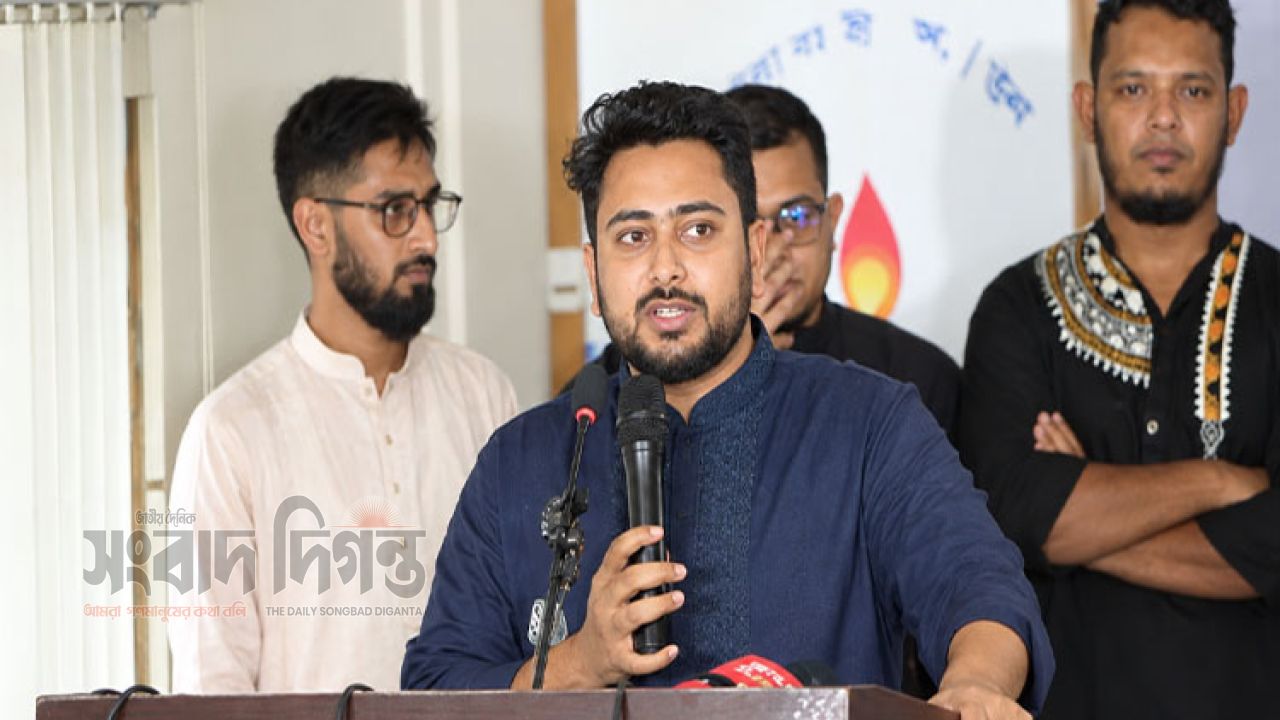 ‘৮০-এর দশকে ফিরে যাচ্ছে সরকার, গ্যাস-বিদ্যুৎ বাদ দিচ্ছে’: নাহিদ ইসলাম 
