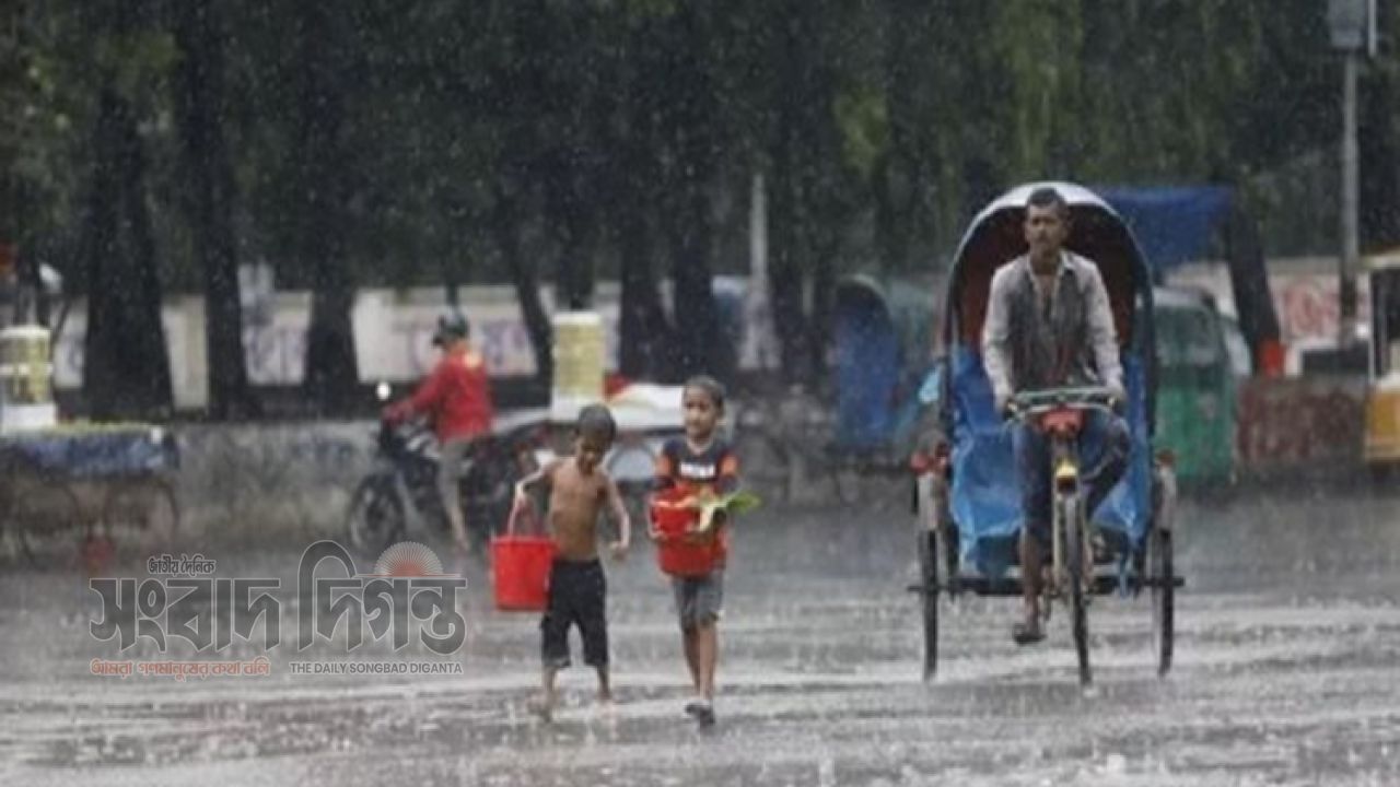 গরমের মধ্যে স্বস্তির বৃষ্টি, ঢাকায় বজ্রসহ বৃষ্টির আভাস 