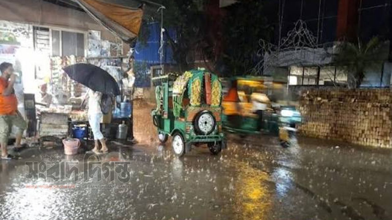 সকালেই রাজধানীতে বৃষ্টি, ভোগান্তিতে স্কুল-কলেজগামী ও কর্মজীবীরা 
