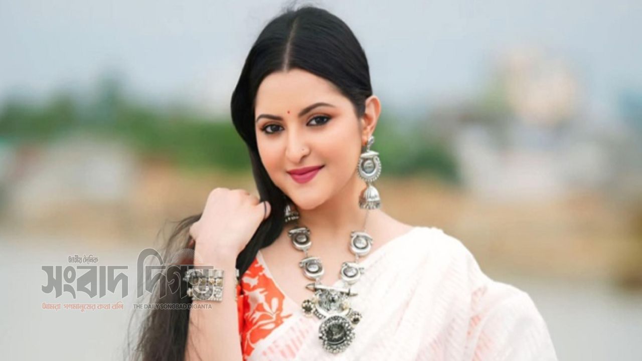 ‘সেপারেশন’-এ পরীমনি 