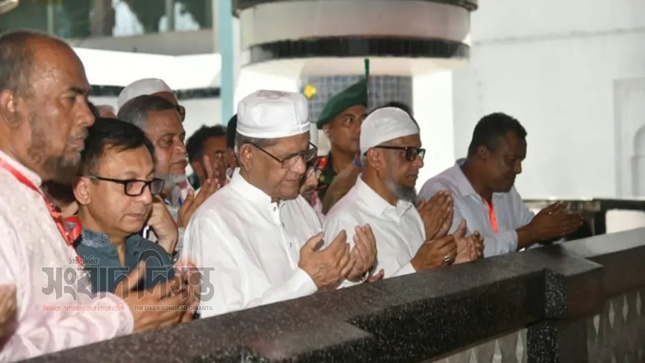 শাহজালালের মাজার জিয়ারত করলেন রাষ্ট্রপতি মির্জা ফখরুল 