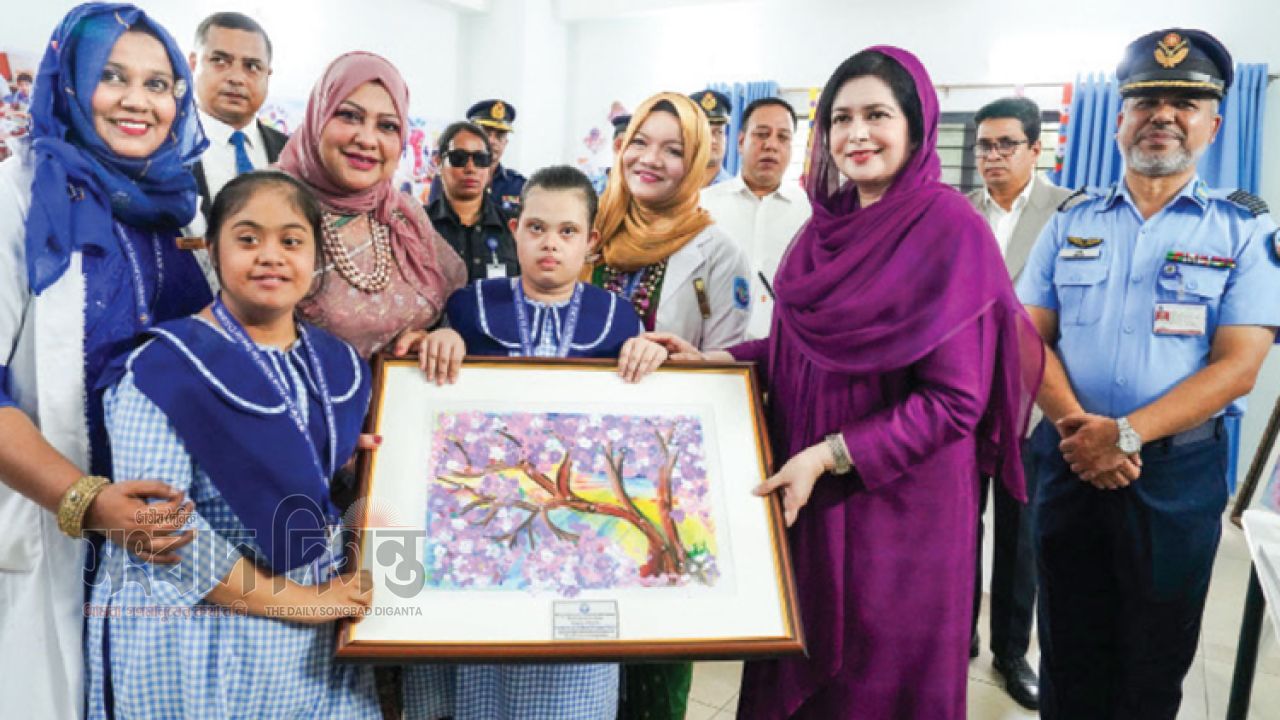 বিশেষ চাহিদাসম্পন্ন শিশুদের পাশে জুবাইদা রহমান 