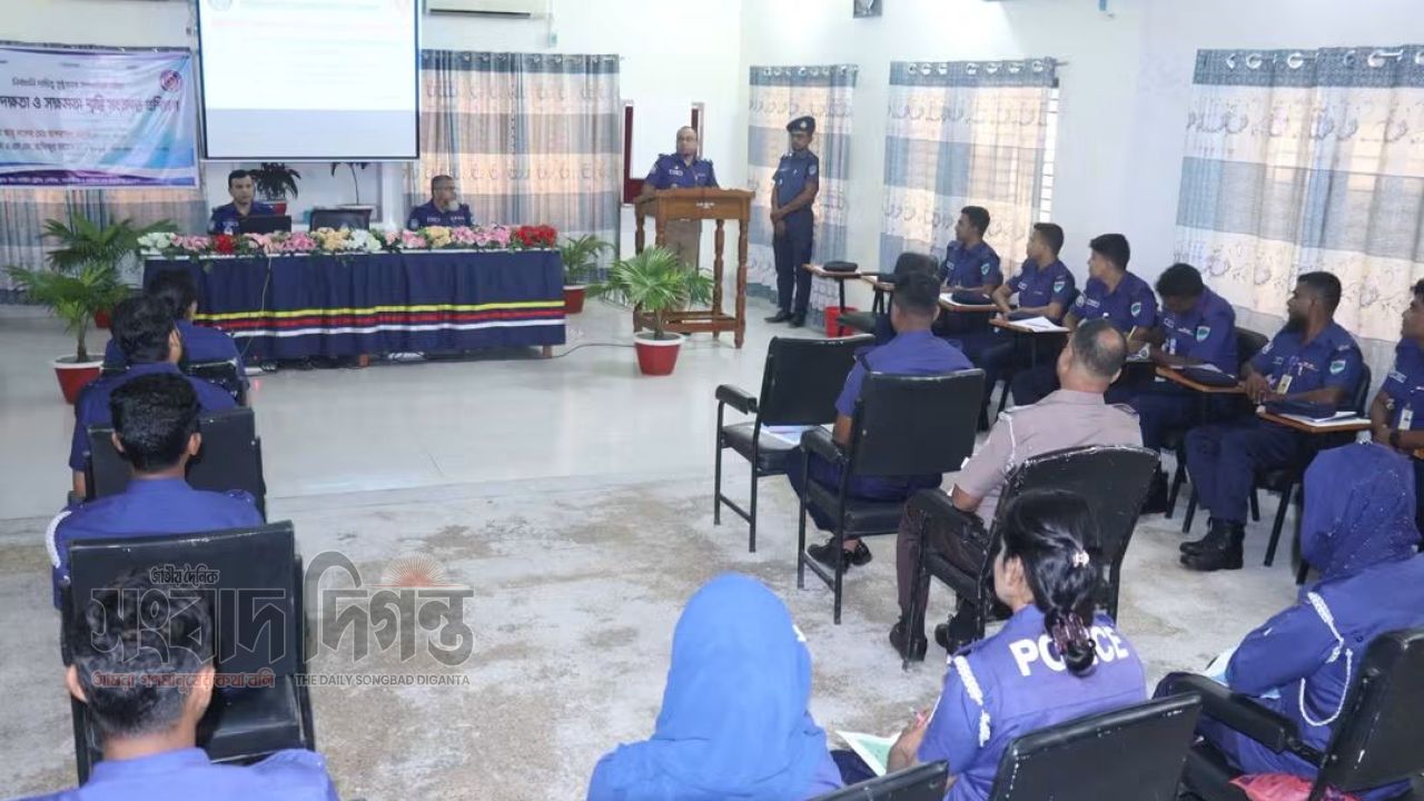 সাতক্ষীরায় পুলিশের নির্বাচনী বিষয়ক প্রশিক্ষণ কোর্স এর উদ্ধোধন 
