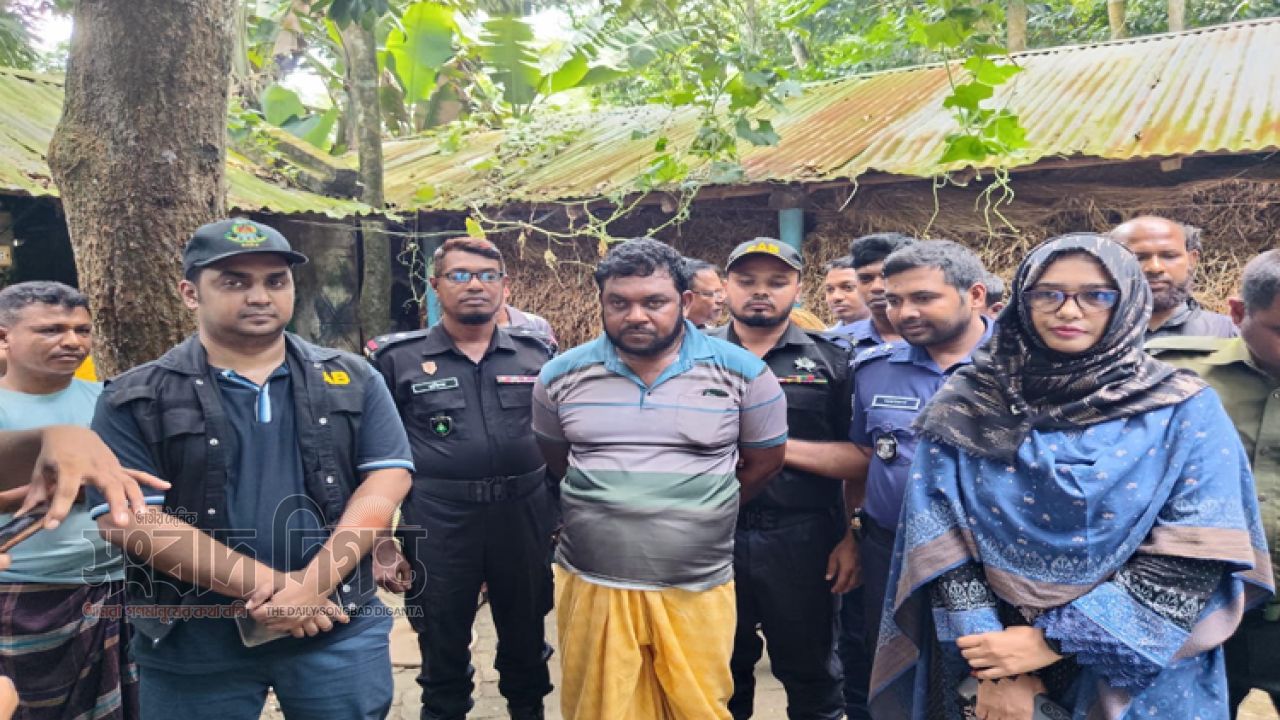 র‌্যাবের অভিযানে তালায় ভেজাল সার-কীটনাশক জব্দ, ব্যবসায়ীর কারাদণ্ড