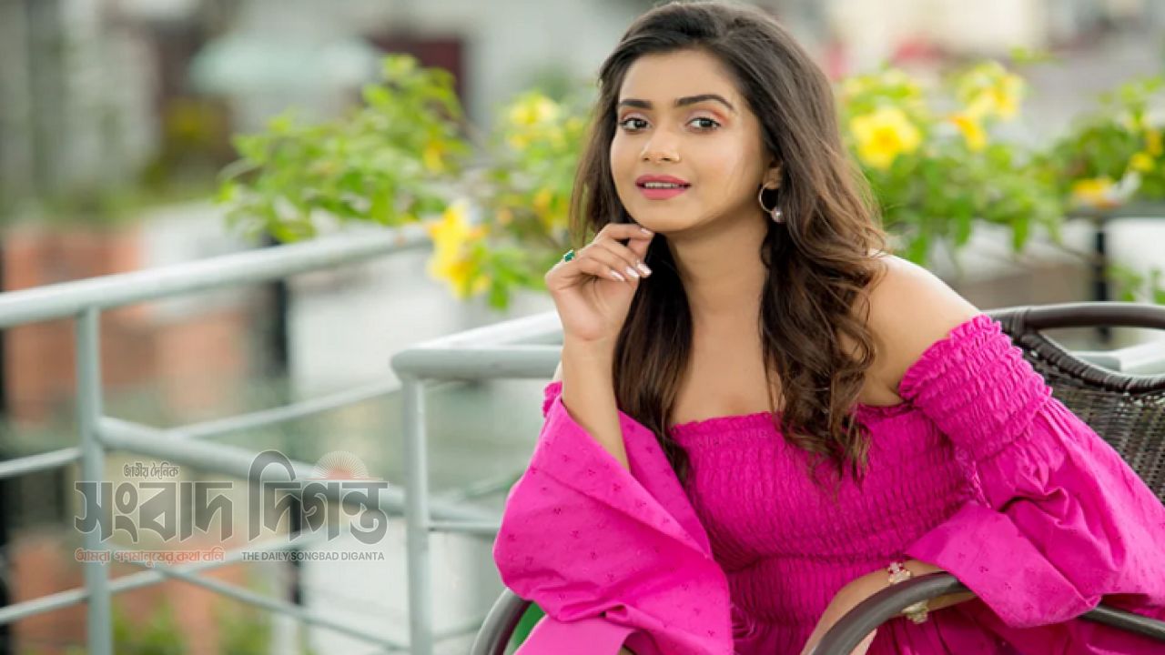 নতুন পরিচয়ে তানজিন তিশা 