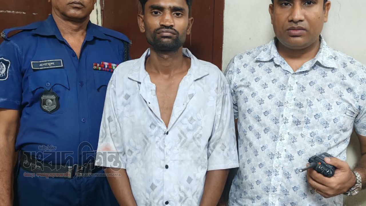 নরসিংদীতে নামাজরত বৃদ্ধাকে কুপিয়ে হত্যার ঘটনায় প্রধান আসামিসহ গ্রেপ্তার ৩ 