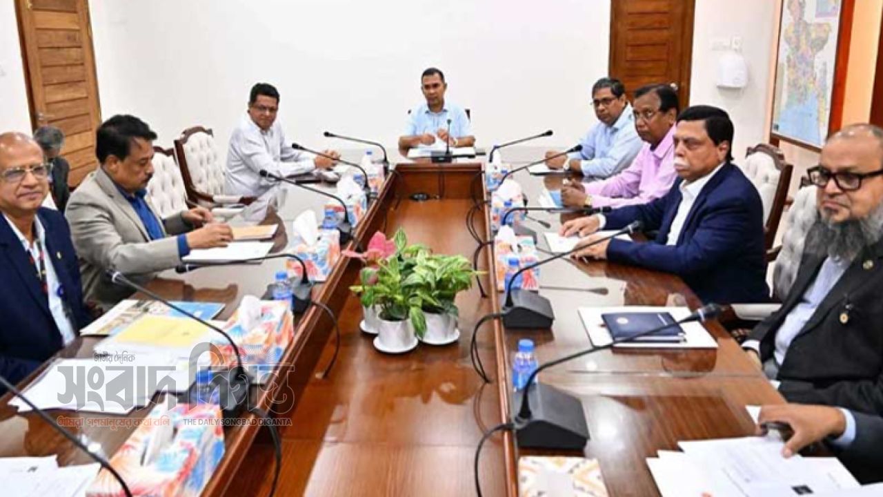 রাজধানীর পাঁচ লেকের দূষণ রোধে প্রধানমন্ত্রীর নির্দেশ 