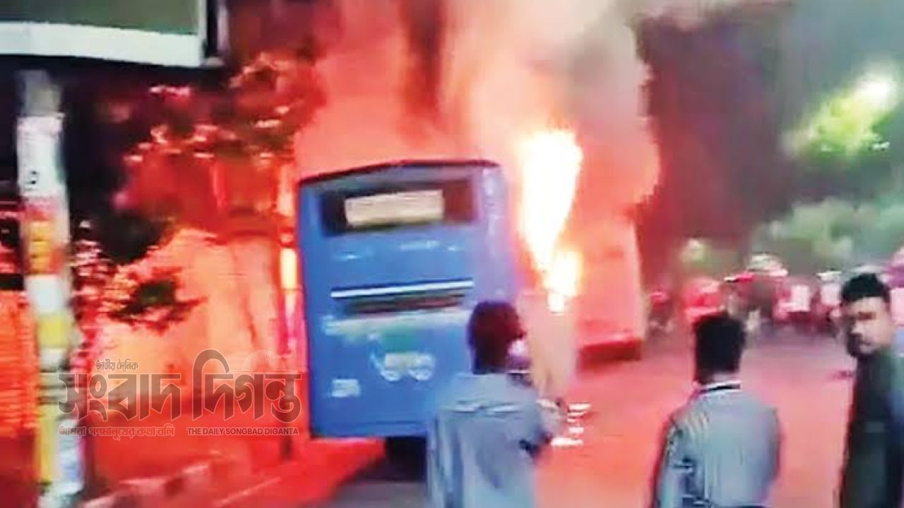 রাজধানীতে বাসে আগুন ও আট ককটেল বিস্ফোরণ 