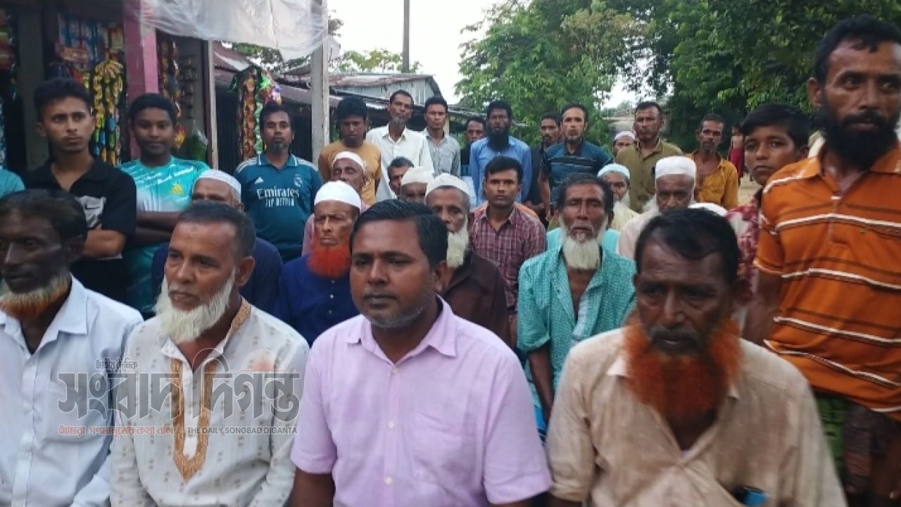 জলমহাল দখলের অভিযোগের বিরুদ্ধে  গ্রামবাসীর প্রতিবাদ সভা
