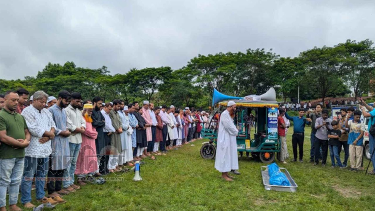 ‘আমার একটাই ছেলে’ অপ্রতিমের জানাজায় বাবার আহাজারি 