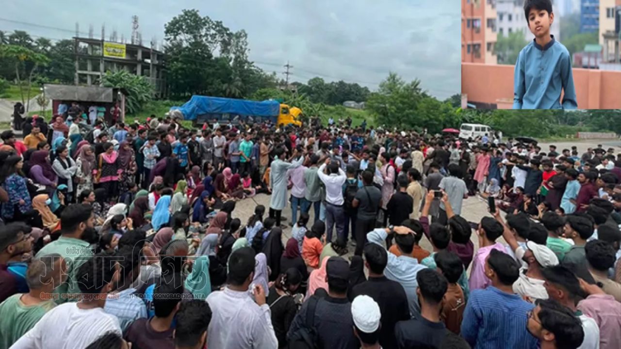 অপ্রতিম হত্যার বিচারের দাবিতে ঢাকা চট্টগ্রাম মহাসড়ক অবরোধ শিক্ষার্থীরা