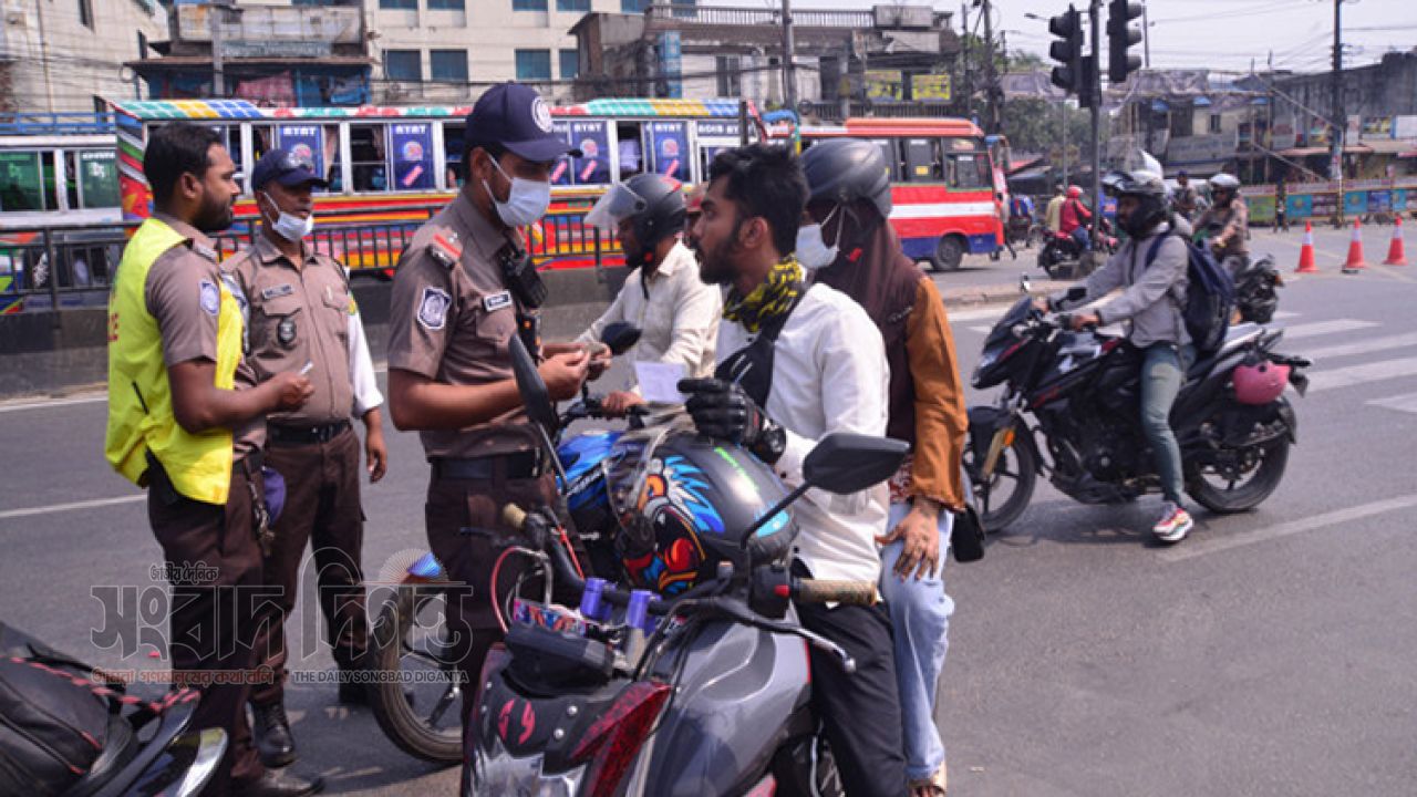 রাজধানীতে ককটেল বিস্ফোরণের পর জোরদার নিরাপত্তা