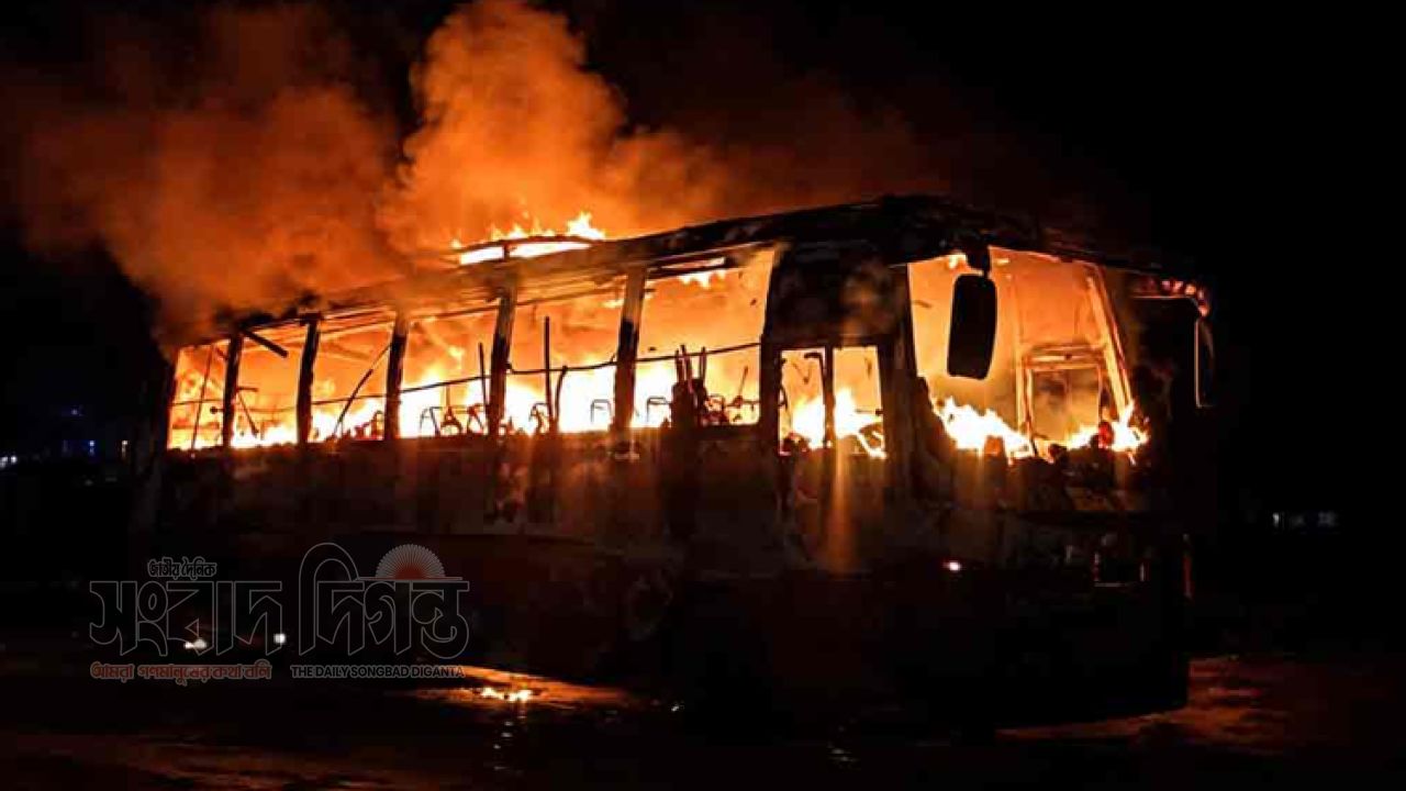 ‎ময়মনসিংহে সৌখিন পরিবহনের বাসে আগুন, নাশকতার সন্দেহ 