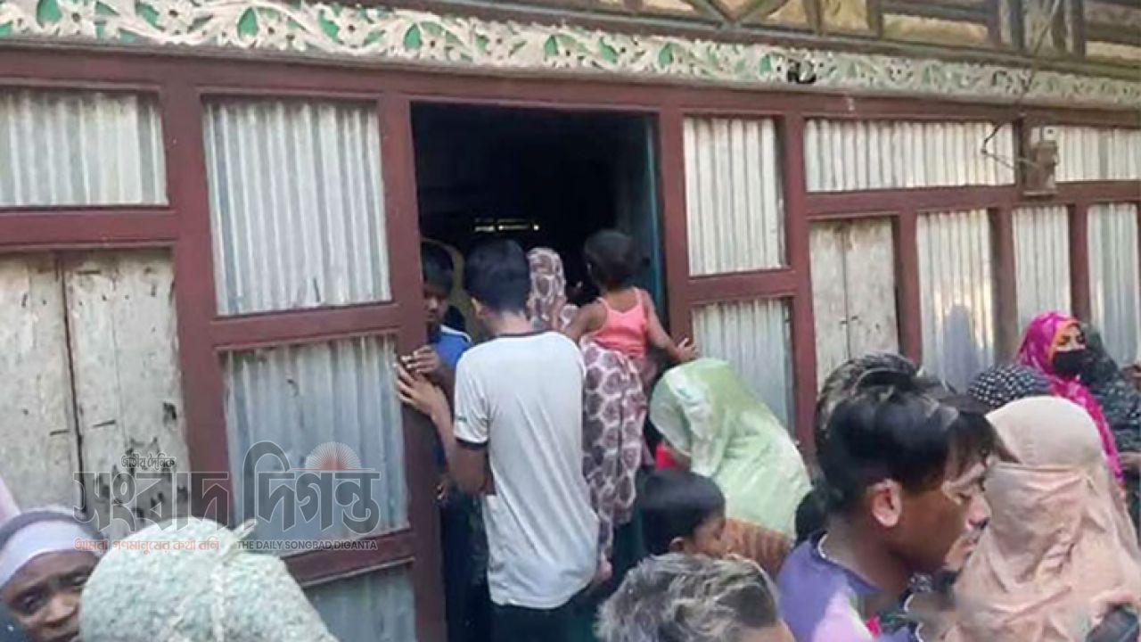 দেবিদ্বারে মা ও আট মাসের ভাতিজিকে কুপিয়ে হত্যা