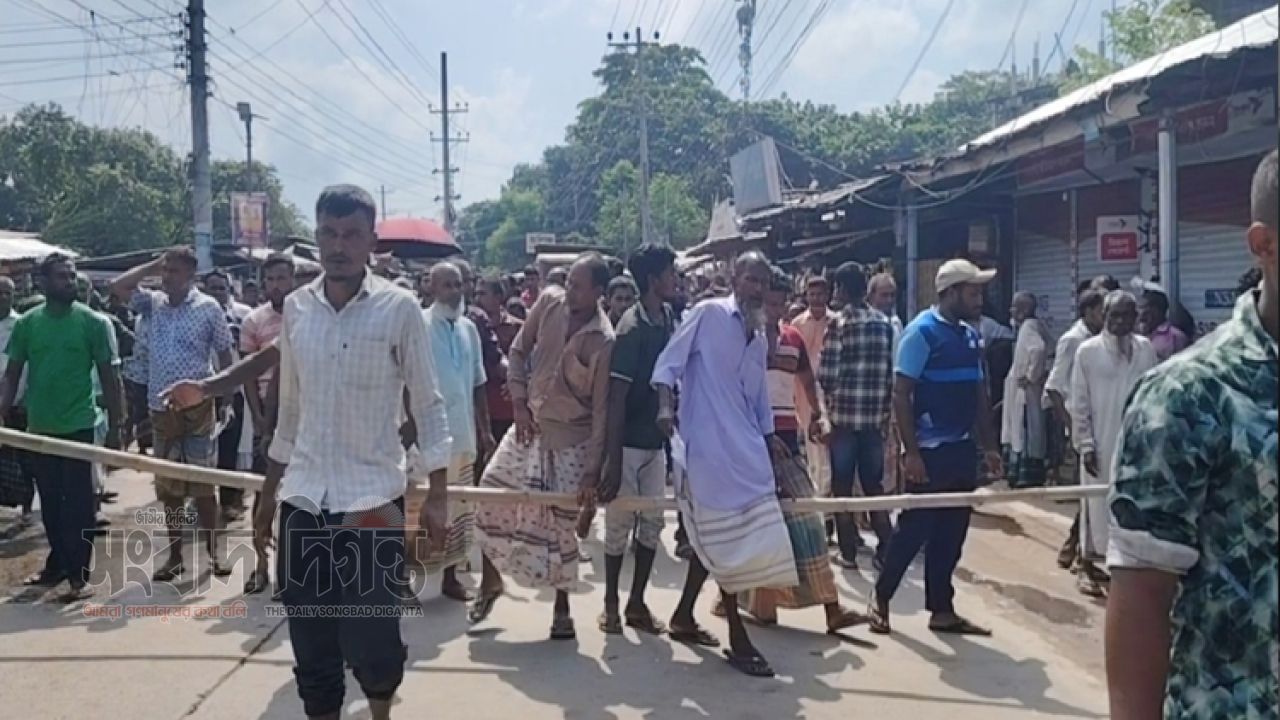 সার নিয়ে উত্তপ্ত কয়েক জেলা কৃষকের সড়ক অবরোধ 