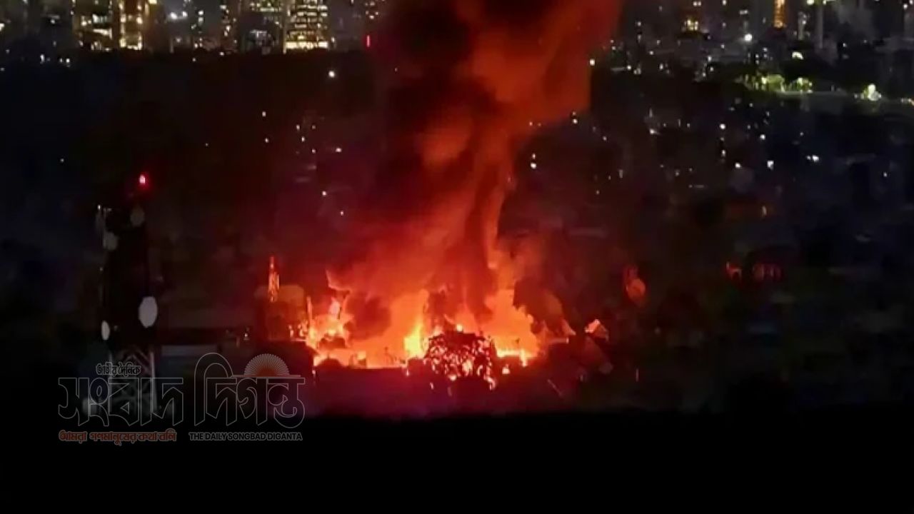 পুরান ঢাকার নাজিরা বাজারে জুতার কারখানায় আগুন 