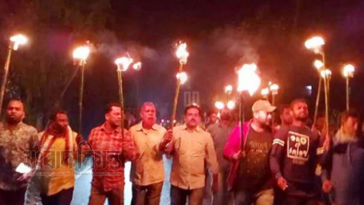 গাজীপুরের শ্রীপুরে মশাল মিছিলে সাতজনকে আটক করল বিএনপি নেতাকর্মীরা