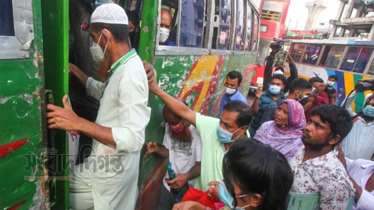 তেলের দাম বাড়তেই চট্টগ্রামে বাসভাড়া নিয়ে নৈরাজ্য 