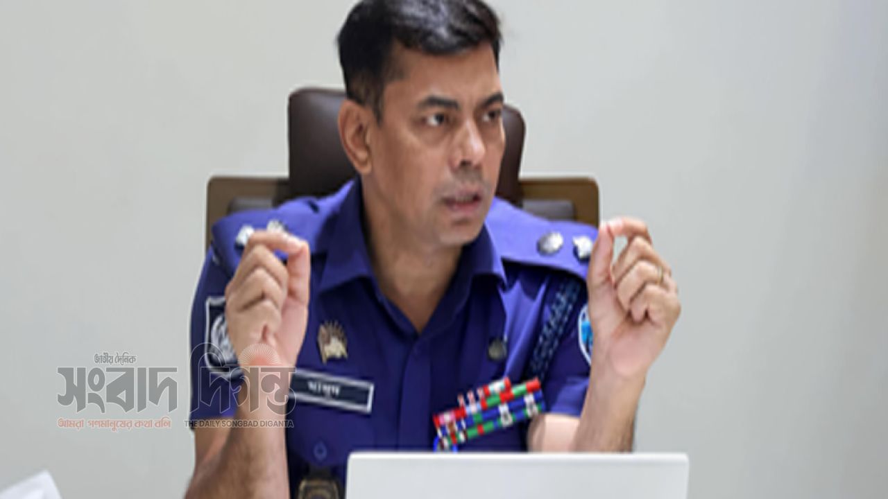 গুজব ছড়ানোর আগেই শনাক্ত ও প্রতিরোধের নির্দেশ চট্টগ্রাম জেলা পুলিশ সুপারের