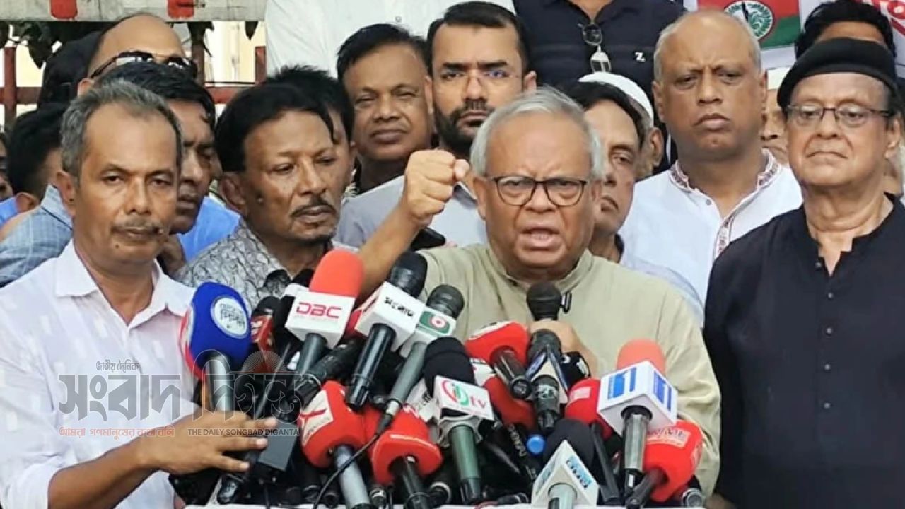 ‘শেখ হাসিনার ষড়যন্ত্রে সায় দিচ্ছে দেশের গুপ্ত বাহিনী’: রিজভী