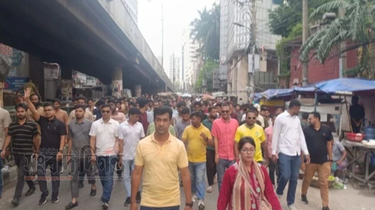 নৈরাজ্যের অভিযোগে রাজধানীতে ছাত্রদলের প্রতিবাদ মিছিল 