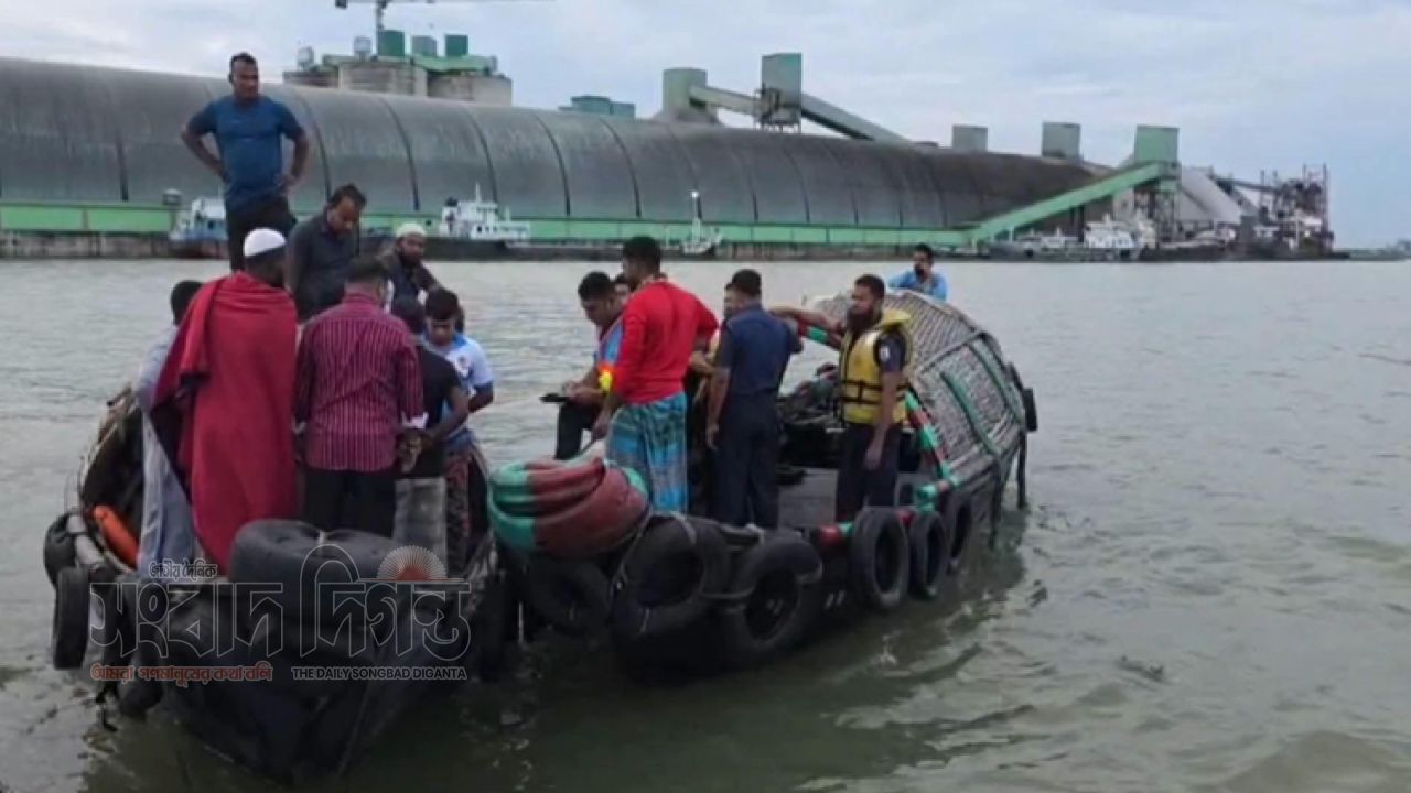 সোনারগাঁয়ে ট্রলারডুবি: নিখোঁজ একই পরিবারের চারজন, উদ্ধার এক নারীর মরদেহ