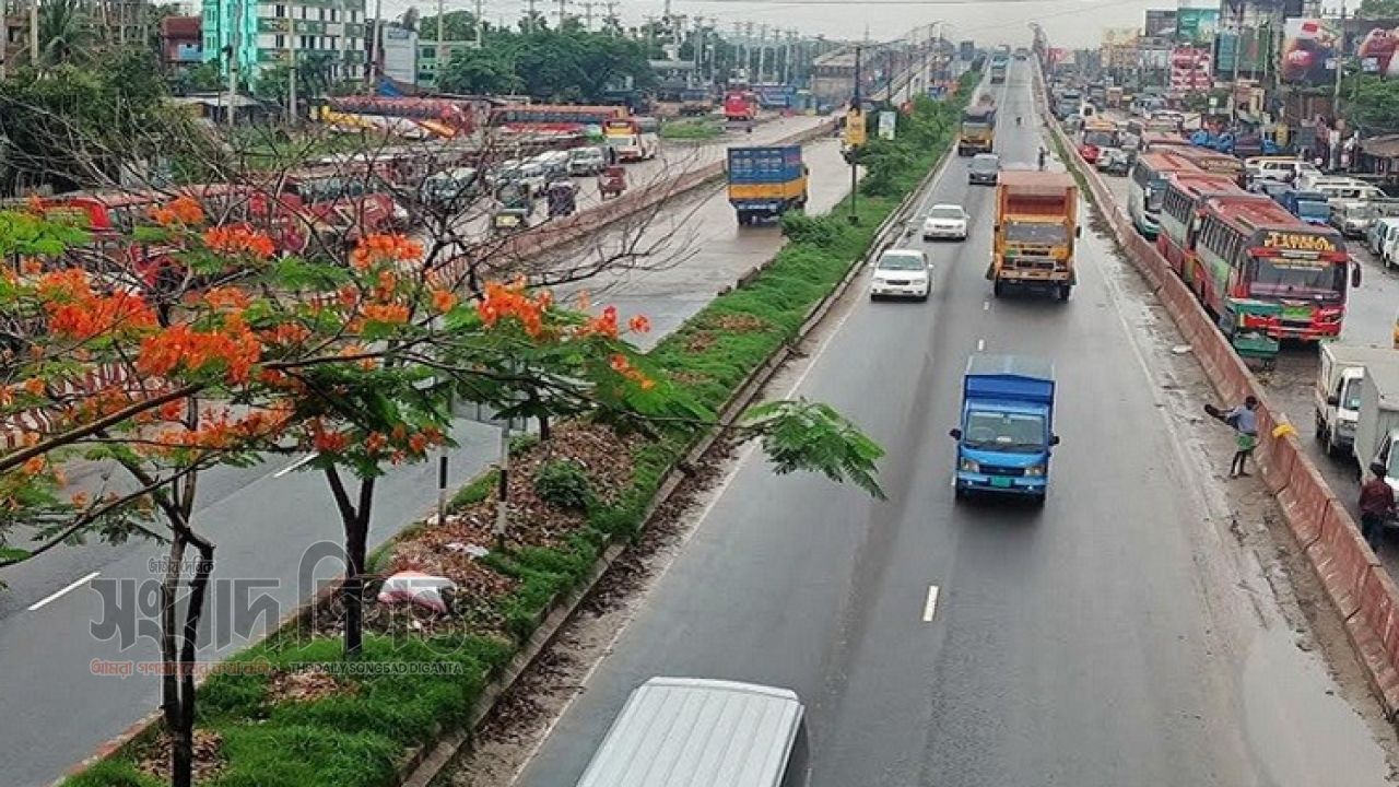 ঢাকা-চট্টগ্রাম মহাসড়কে মেরামতকাজ, চালকদের সতর্ক থাকার পরামর্শ
