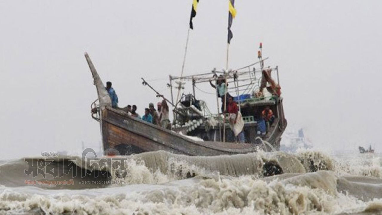 চার সমুদ্রবন্দরকে সতর্কসংকেত নামানোর নির্দেশ