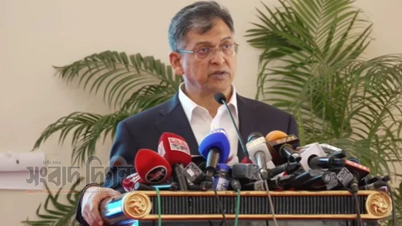 পুলিশ সদস্যদের ফ্যাসিবাদী শক্তির সঙ্গে যোগাযোগ রাখলে রাষ্ট্রদ্রোহ মামলা: স্বরাষ্ট্রমন্ত্রী