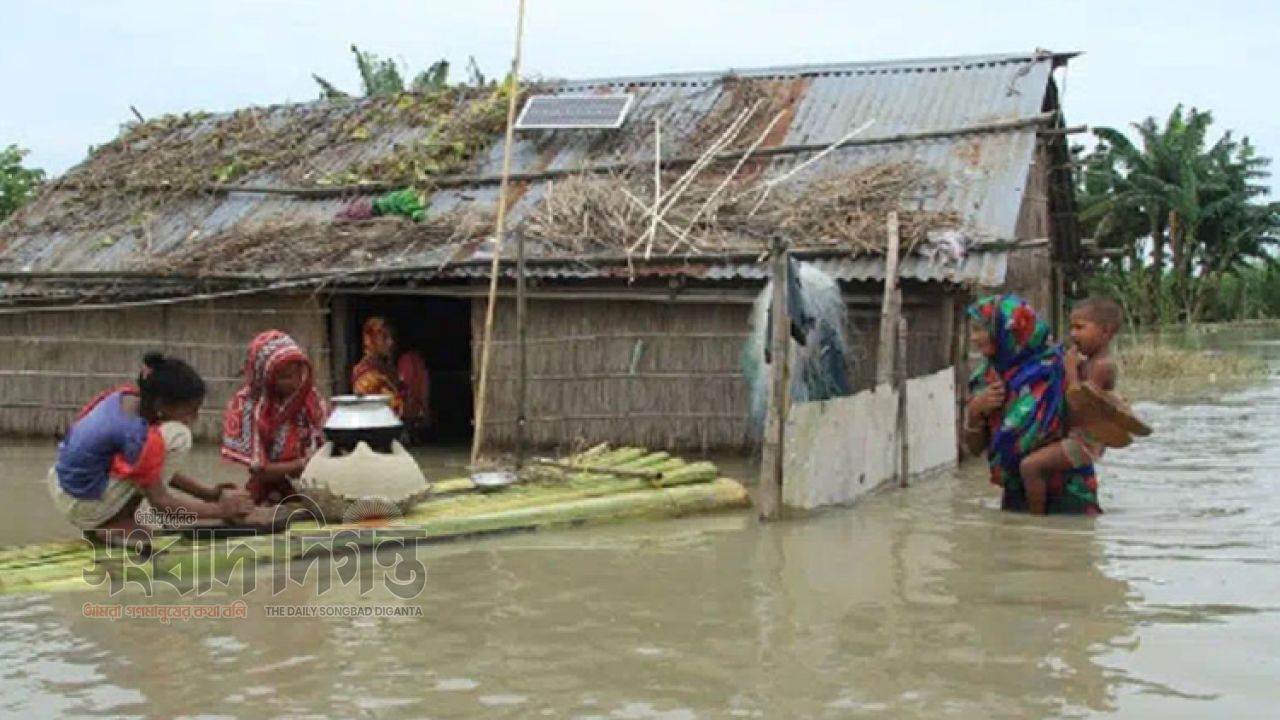 পানি বিপৎসীমার ওপরে বন্যার পানি  প্রবাহিত হয়ার শঙ্কা
