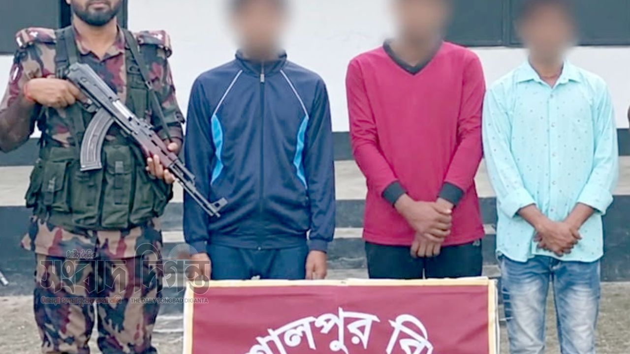 মহেশপুর সীমান্ত দিয়ে ভারতে যাওয়ার সময় ৩ জনকে আটক করেছে বিজিবি 