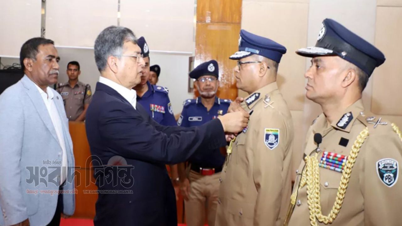 ফ্যাসিবাদের দোসরদের আইনের আওতায় আনতে পুলিশের প্রতি স্বরাষ্ট্রমন্ত্রীর নির্দেশ