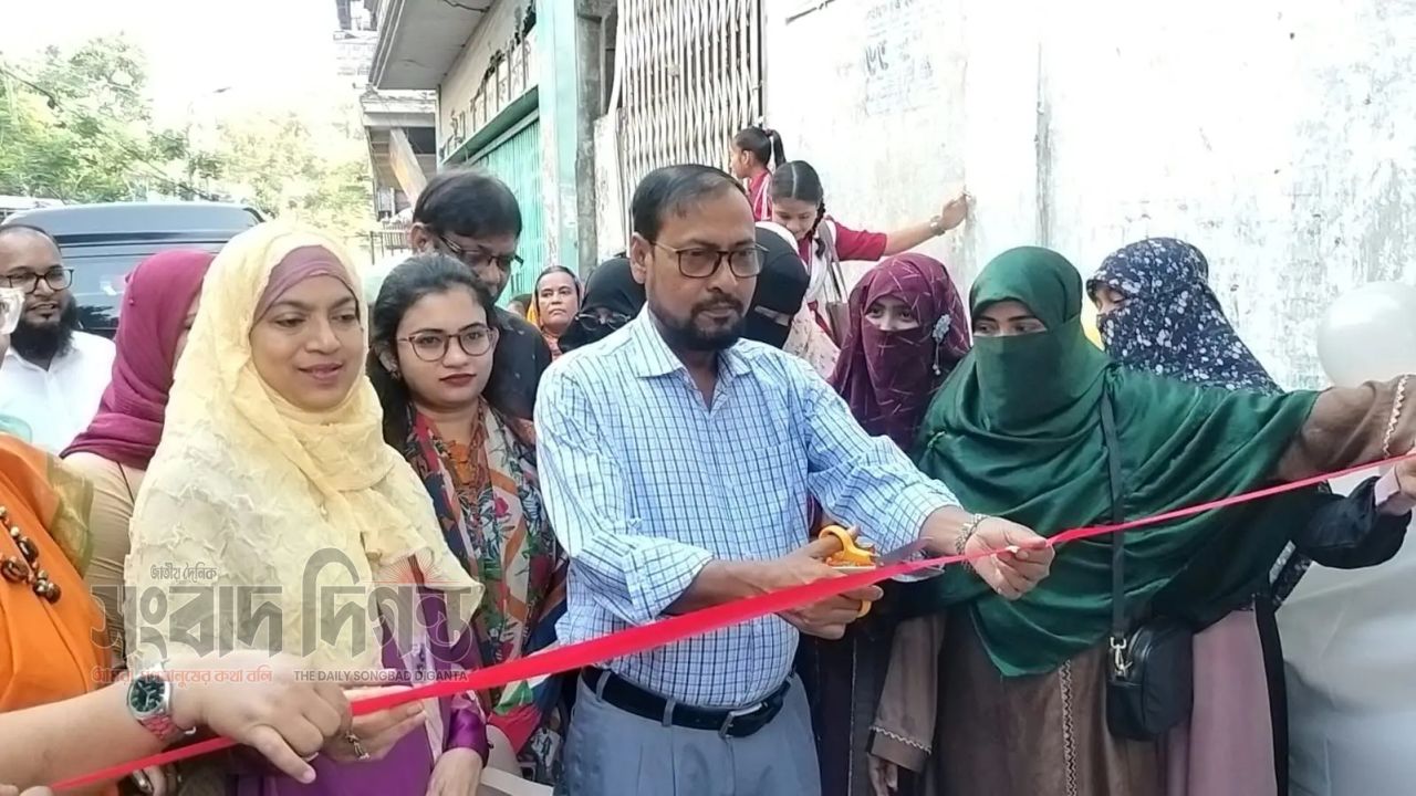 ফয়জুন্নেসা হলের উন্নয়নে নতুন উদ্যোগ, রাস্তা উদ্বোধন করলেন জবি উপাচার্য 