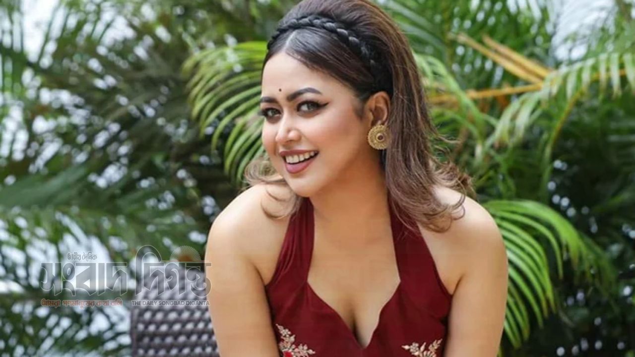 আচরণ নিয়ে মুখ খুললেন ভাবনা 