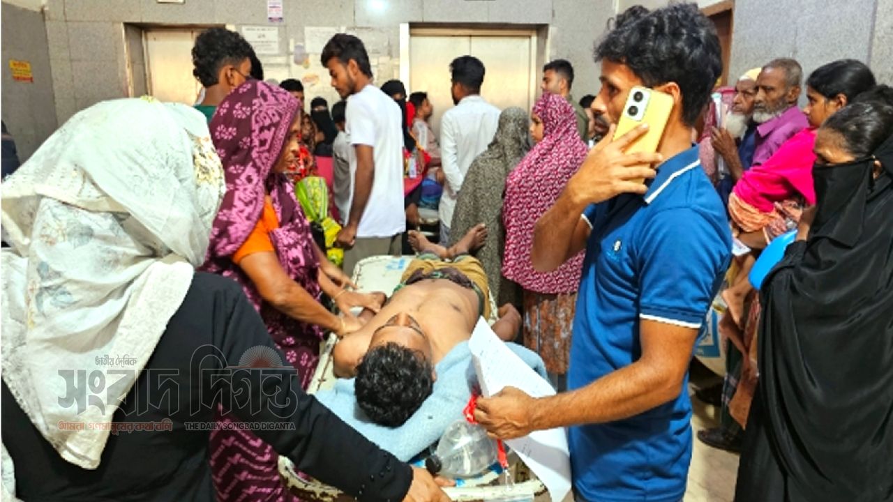 টাঙ্গাইল মেডিকেল কলেজ হাসপাতালের ৫টি লিফট বিকলে রোগীদের দুর্ভোগ চরমে 