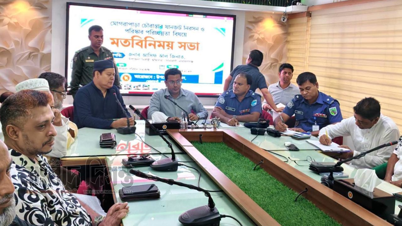 সোনারগাঁয়ে মোগরাপাড়া চৌরাস্তার শৃঙ্খলা ফেরাতে প্রশাসনের উদ্যোগ 