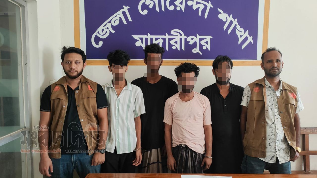 মাদারীপুরে ৪০০ পিস ইয়াবাসহ ৬ জন গ্রেপ্তার