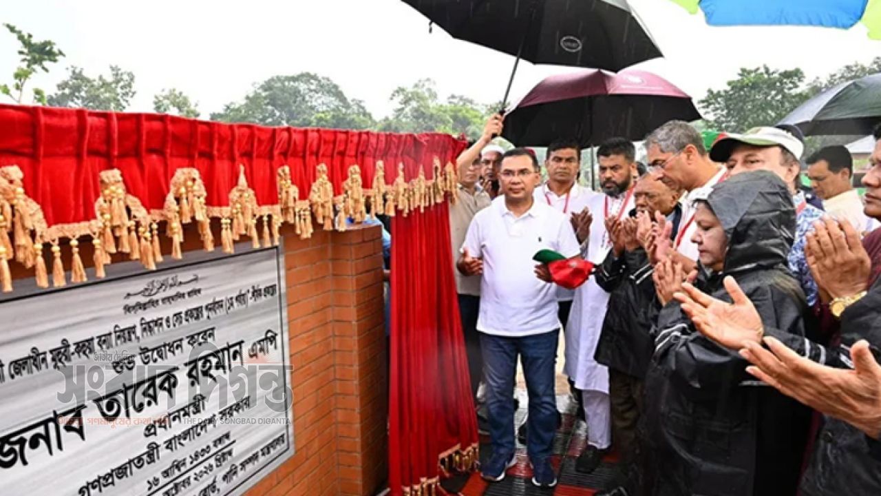 ফেনীতে বন্যা নিয়ন্ত্রণ প্রকল্প উদ্বোধন, বৃক্ষরোপণ করলেন প্রধানমন্ত্রী 