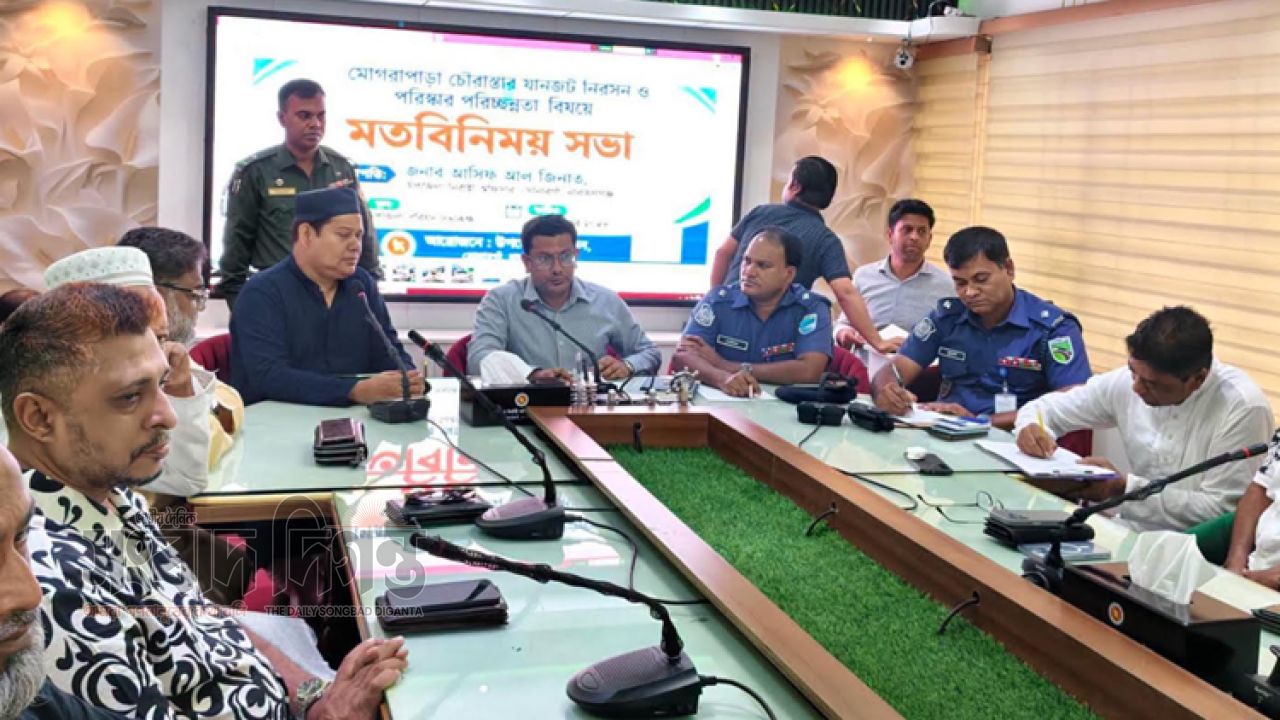 সোনারগাঁয়ে মোগরাপাড়া চৌরাস্তার শৃঙ্খলা ফেরাতে প্রশাসনের উদ্যোগ