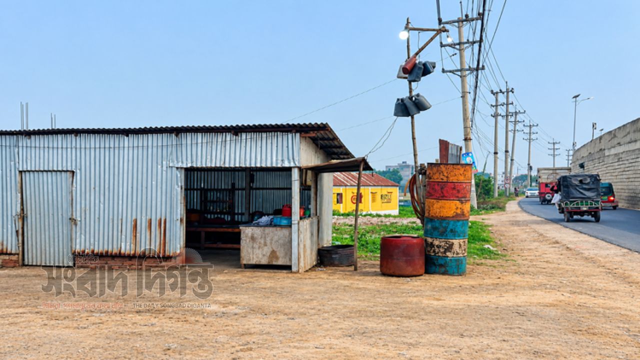বাসনের যাযর এলাকায় চোরাই তেলের ব্যবসার অভিযোগ, মোরসালিনকে ঘিরে নানা প্রশ্ন
