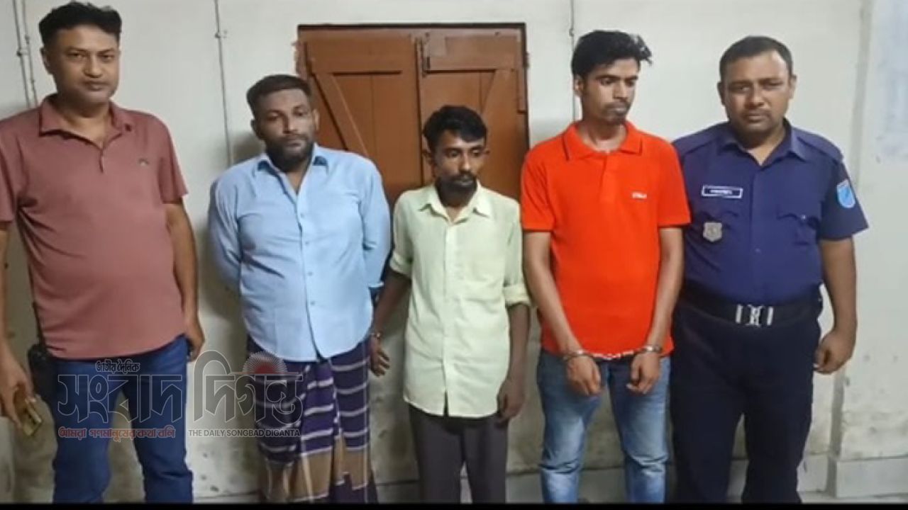 মৌচাক এলাকায় মাদকবিরোধী অভিযান ইয়াবা ও গাঁজাসহ তিনজন আটক