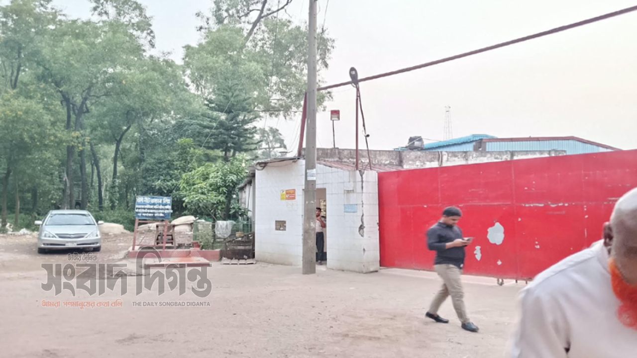  গাজীপুর মৌচাকে উর্মি ফ্যাশন ভান্ডারের বিরুদ্ধে সরকারি জমি ব্যবহারের অভিযোগ