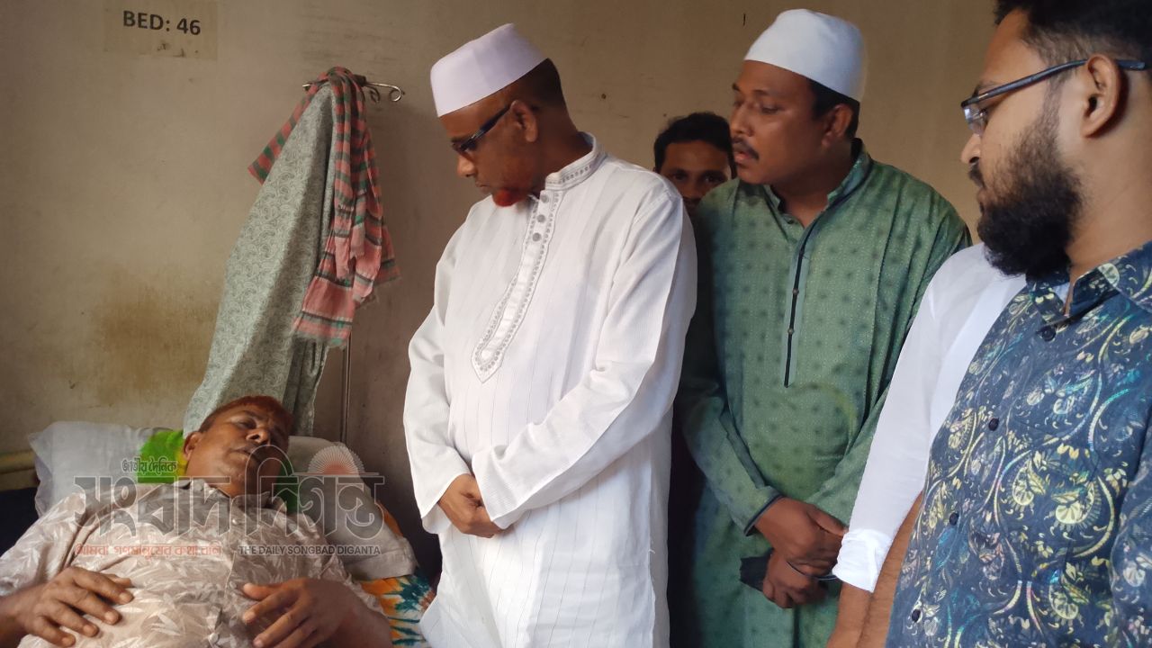 হামলায় আহত সাংবাদিক দুলালকে হাসপাতালে দেখতে গেলেন এমপি রায়হান
