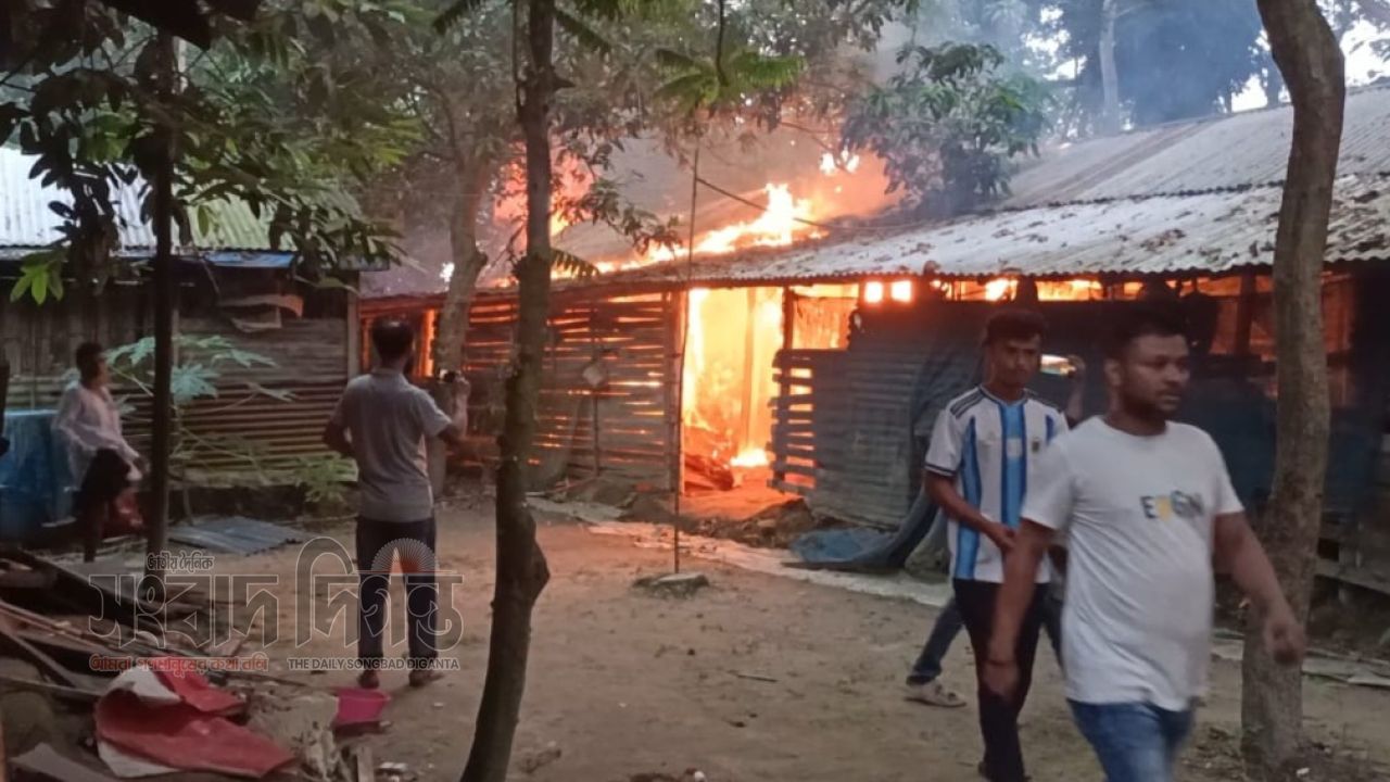 কালকিনিতে পাঁচ বছরের শিশু ধর্ষন চেষ্টার অভিযোগে লম্পটের বাড়িতে অগ্নিসংযোগ করলেন এলাকাবাসী  