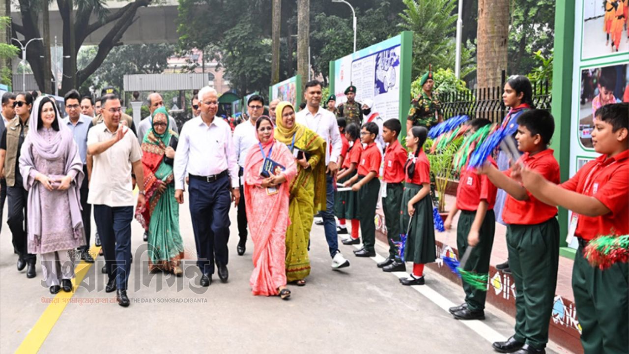 ১৫০ শিশুর উষ্ণ অভ্যর্থনায় শিশু একাডেমিতে প্রধানমন্ত্রী 