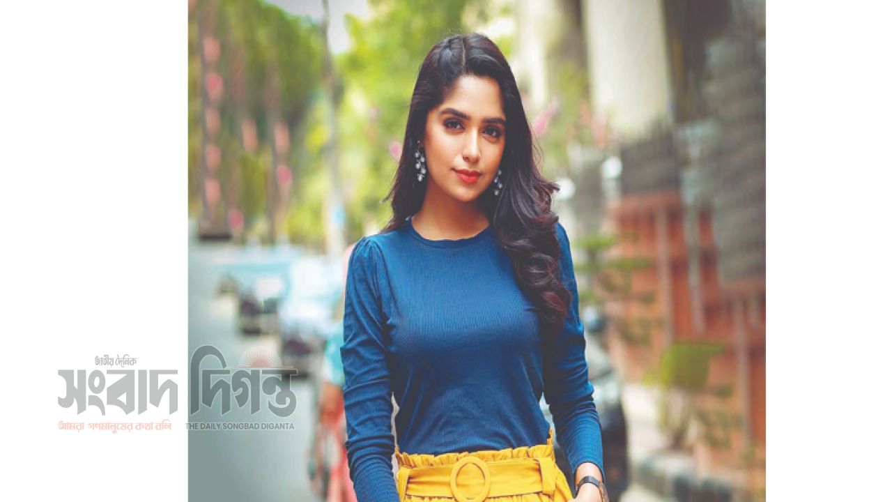 ‘অকারণ’-এ হিমি 