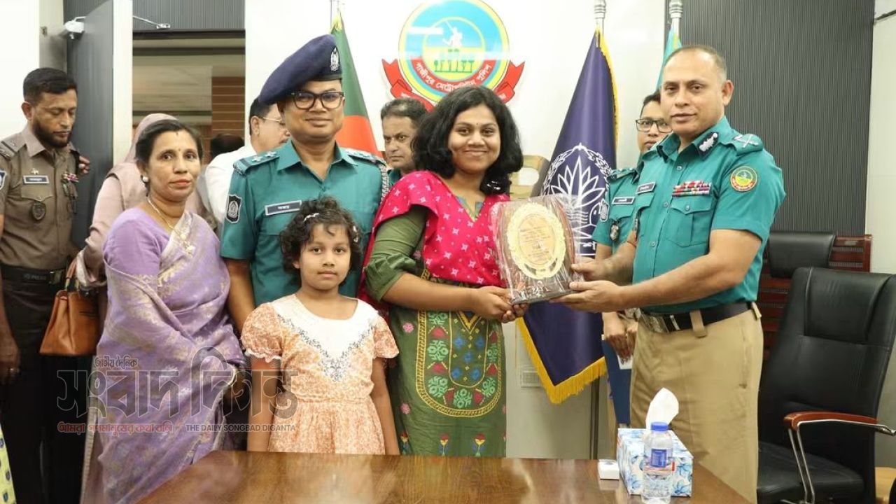 গাজীপুর মেট্রোপলিটন পুলিশের কৃতি সন্তানদের মেধাবৃত্তির ক্রেস্ট, সম্মানী ও সার্টিফিকেট বিতরণ
