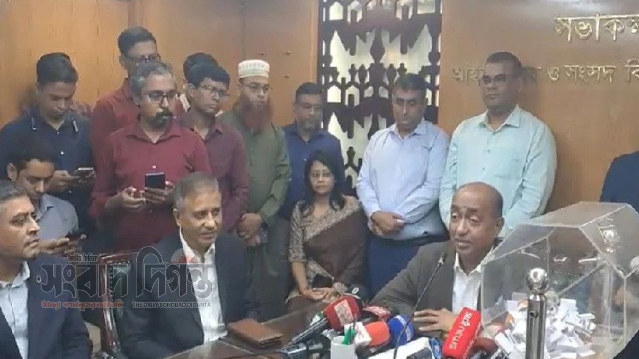 বদলির পরও নজরদারিতে থাকবেন সাবরেজিস্ট্রাররা: আইনমন্ত্রী 